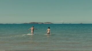 Daphné Patakia naked - Sur la branche (2023)