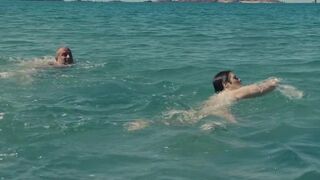 Daphné Patakia naked - Sur la branche (2023)