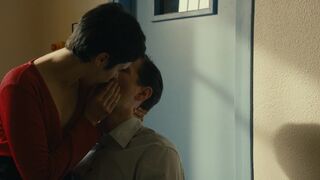 Daphné Patakia naked - Sur la branche (2023)