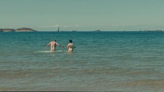 Daphné Patakia naked - Sur la branche (2023)