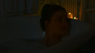 Sian Altman sexy, Sarah Alexandra Marks topless - The Offering  (2022)