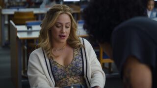 Lili Reinhart, Aisha Dee hot - Look Both Ways (2022)