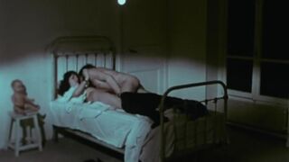 Sheety Pallas topless. Petites métamorphoses (1975) Retro nudity & sex movie scenes