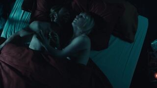 Emilie Blaser, Isabelle Caillat - Cellule de crise s01e04e06 (2020) celeb boobs scene