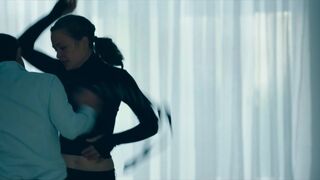 Emilie Blaser, Isabelle Caillat - Cellule de crise s01e04e06 (2020) celeb boobs scene