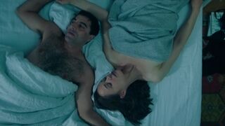 Emilie Blaser, Isabelle Caillat - Cellule de crise s01e04e06 (2020) celeb boobs scene