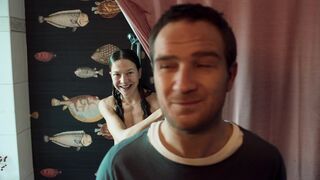 Short Bathroom Sexy scene Hannah Herzsprung nackte - Wolke unterm Dach (2022)