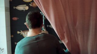 Short Bathroom Sexy scene Hannah Herzsprung nackte - Wolke unterm Dach (2022)