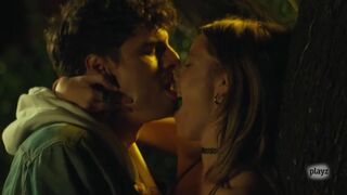 Júlia Gibert hot, Anna Alarcón, Berta Galo, Alícia Falcó sexy - Ser o no Ser (2023) Sexy Scenes of Seasons 1-2