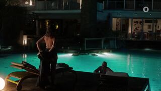 Nina Kronjäger, Sarah Buchholzer topless - Tatort (2022) Episode1188