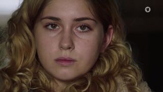 Nina Kronjäger, Sarah Buchholzer topless - Tatort (2022) Episode1188