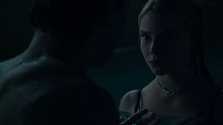 Maisie Williams, Anya Taylor-Joy - The New Mutants (2020) celeb sexy scene