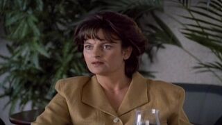 Funny Public Topless Scene. Suzanne Reuter nude. En kolossalt genomtankt film (1994)