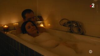 Géraldine Pailhas topless. Les malvenus (2024). French Movie | Sexy Scenes