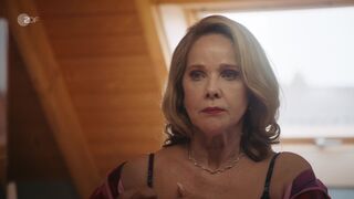 Ann-Kathrin Kramer sexy - Mona _ Marie 2 - Ein etwas anderer Geburtstag (2023) hot movie scene