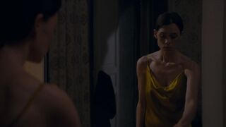 Astrid Berges-Frisbey sexy - L'Autre (2020)