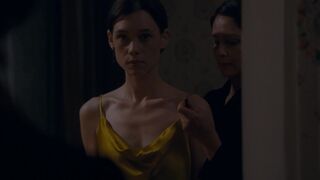 Astrid Berges-Frisbey sexy - L'Autre (2020)