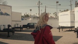 Lily James, Crystal Rush, McKenzie Lee, Nikki Benz - Pam _ Tommy s01e04 (2022) Sexy Actress Celebrity