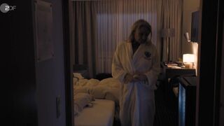 Natalie O'Hara sexy - Der Bergdoktor s15e04 (2022)