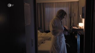 Natalie O'Hara sexy - Der Bergdoktor s15e04 (2022)