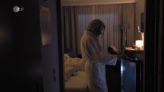 Natalie O'Hara sexy - Der Bergdoktor s15e04 (2022)