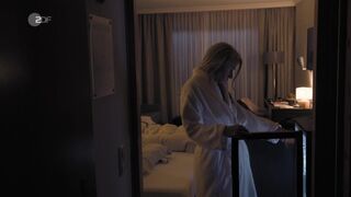 Natalie O'Hara sexy - Der Bergdoktor s15e04 (2022)