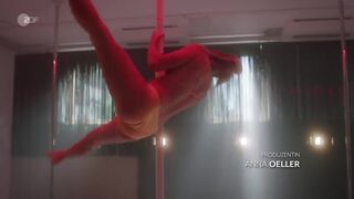 Alina Hidić hot, Emily Schmeller, Pia Eckenbrecht sexy - SOKO Stuttgart s15e20 (2024) Sexy Poledance Scene