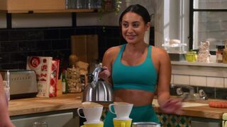 Hilary Duff, Francia Raisa - How I Met Your Father s01e02 (23022) SEXY TV SHOW SCENES