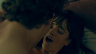 Susana Abaitua naked, Amparo Piñero Guirao sexy - The Farads (2023) Season 01