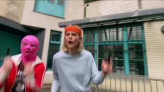 Jasmin Shakeri, Llewellyn Reichman - Deadlines s01e06 (2021) nude scene