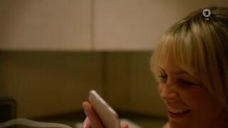 Simone Hanselmann sexy - Familie Dr. Kleists 09e01 (2019)