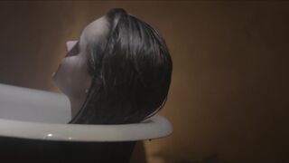 Laurine Fagu nude - L'huître (2018)