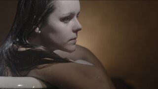 Laurine Fagu nude - L'huître (2018)