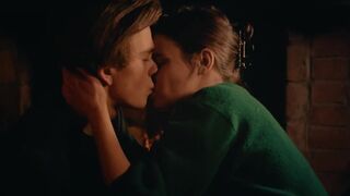 Maria Oblicka nude bathtube scene. The blue room (2020)