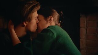Maria Oblicka nude bathtube scene. The blue room (2020)