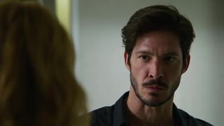 Katherine McNamara hot, Jasmine Sky Sarin sexy - Sugar (2022)