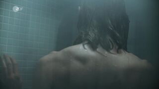 Katharina Schlothauer nude ⭐ In falschen Händen (2022)