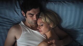 Svenja Jung sexy - SpyMaster s01e02 (2023) hot bed scene