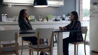 Laetitia Adrian, Bianca Nawrath - Unter anderen Umstanden s01e17 (2020) hot actress videos