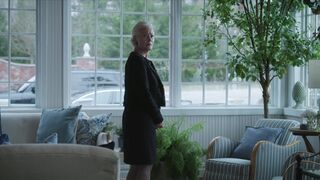 Kaley Cuoco hot - The Flight Attendant s01e02-03 (2020)