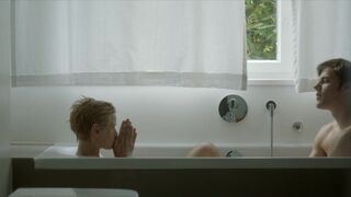 Nina Schwabe nude sex - Ein Fisch, der auf dem Rucken schwimmt (2020)