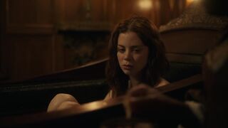 Charlotte Hope â The Spanish Princess s02e07 (2020) actress boobs scene