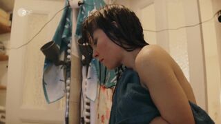 Maria Ehrich, Svenja Liesau, Lina Beckmann - Altes Land (2020) celeb topless scene from the movie