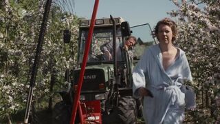Maria Ehrich, Svenja Liesau, Lina Beckmann - Altes Land (2020) celeb topless scene from the movie
