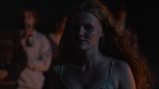 Lou Thompson nude - Gaby les collines (2023)