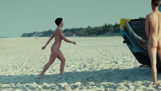 Sonia Mietielica, Karolina Kominek nude - Zatoka Szpiegow (2025) TV Show Nudity Scene