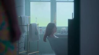 Meghann Fahy sexy, Julianne Moore hot - Sirens (2025) s01