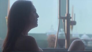 Meghann Fahy sexy, Julianne Moore hot - Sirens (2025) s01