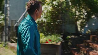 Josefine Preub, Leonie Parusel nude. Lesbian Scenes. Dr. Nice (2025)