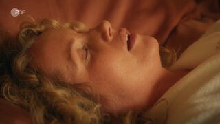 Sex scenes: Cornelia Groschel nude - Verhangnisvolle Leidenschaft Sylt (2025)